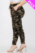 Load image into Gallery viewer, Plus Size/ Camo Jogger Pant
