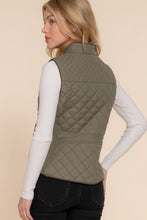 Load image into Gallery viewer, Suede Piping Quilted Padding Vest
