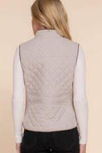 Load image into Gallery viewer, Suede Piping Quilted Padding Vest
