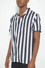 Load image into Gallery viewer, Mens Short Sleeve Striped Button Down Print Shirt
