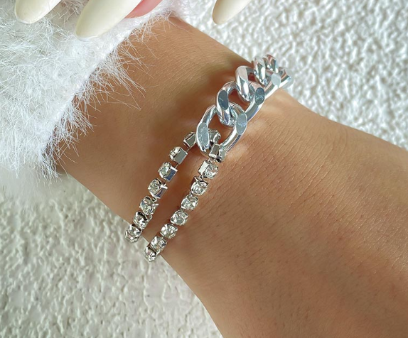 THAT CUTE RHINESTONE BRACELETSHE'S